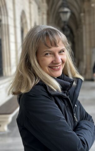 Barbara Holthus